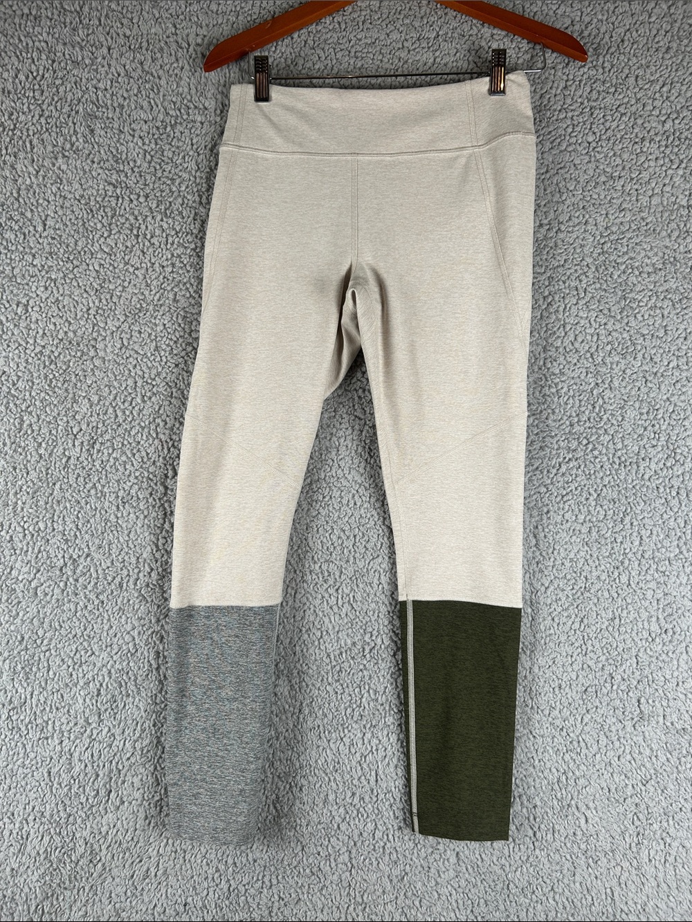 NWT Outdoor Voices Leggings Oatmeal/TeaTree/Ash Women’s, Size M